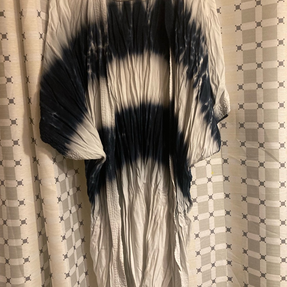 AKIRA Blue and white tie dyed kimono